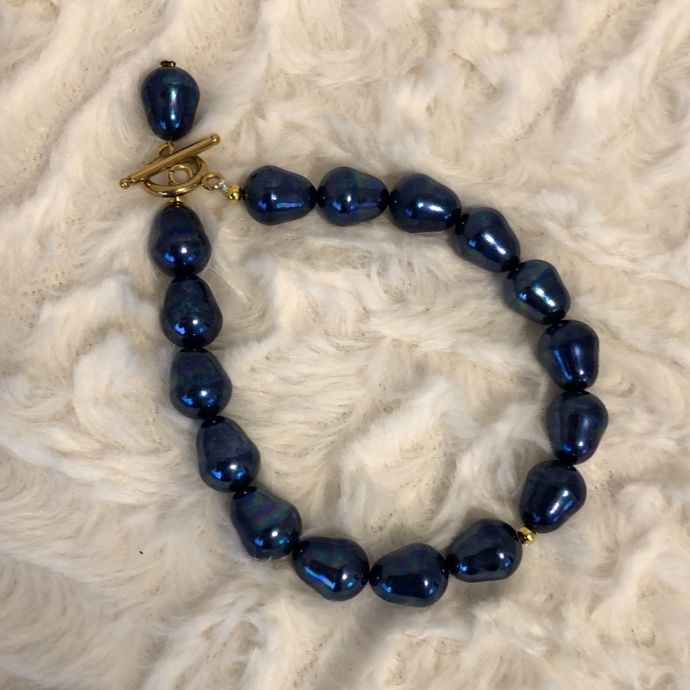 NEW. Simulated Baroque Black Freshwater Pearl Bracelet with Gold Plated Clasp.